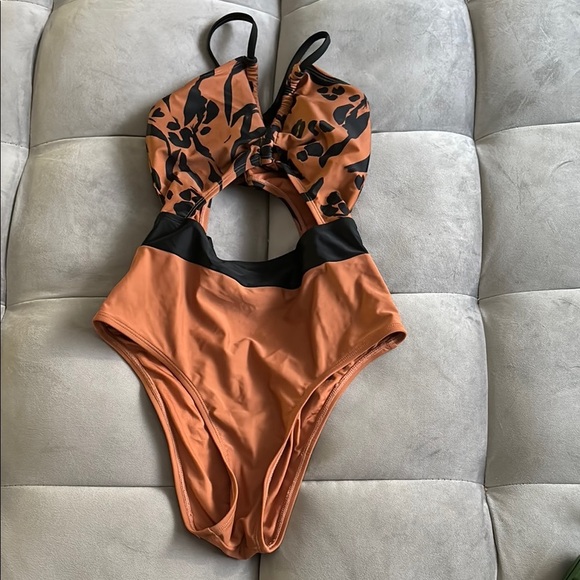 Cupshe One Piece Animal Print  Swimsuit - Picture 1 of 7
